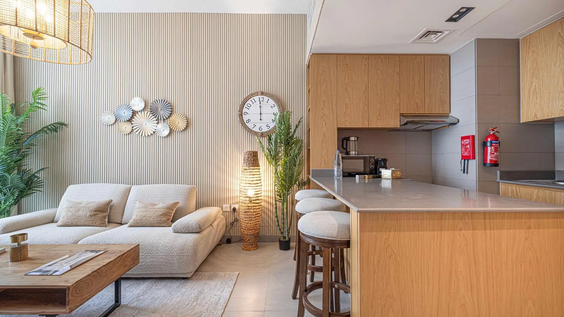 שארג'ה 1Br The Monarch Suite By Blue Cloud Holidays 0*,  איחוד האמירויות הערביות